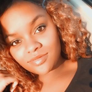 Meet your Posher, Adrianna